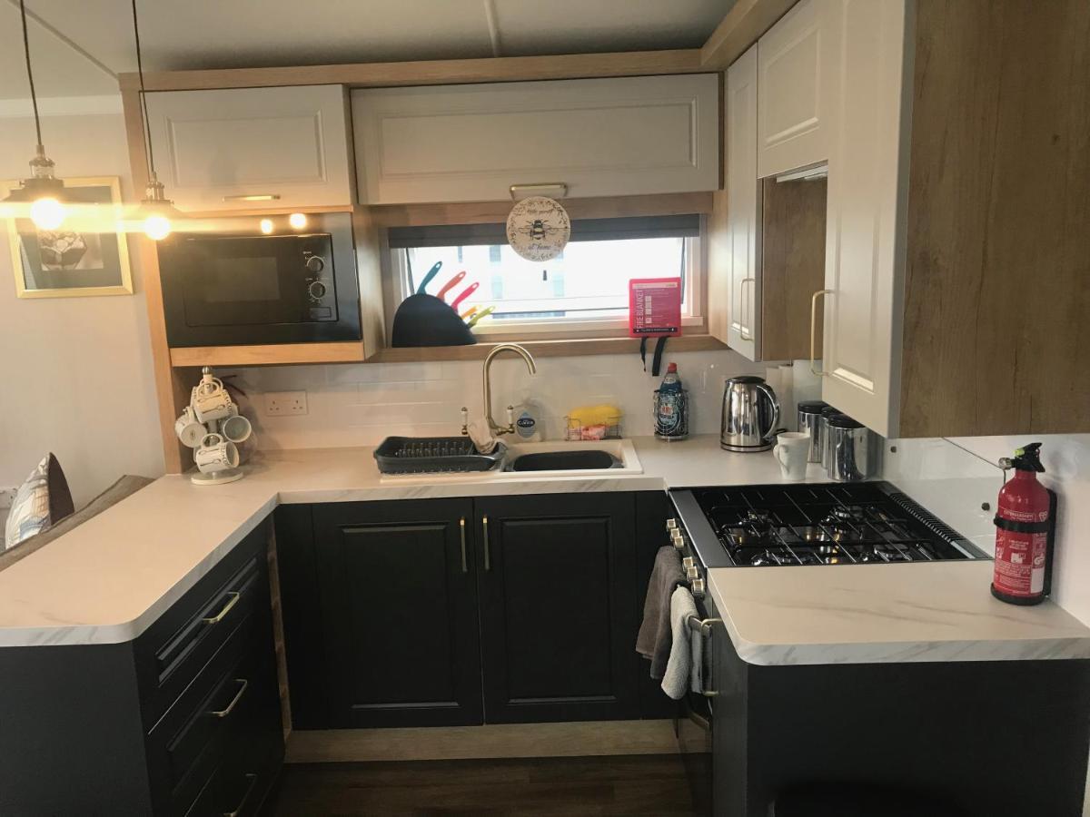 Flamingo Land Private Caravan - No 8 Cedarwood Hotel Kirby Misperton Exterior photo