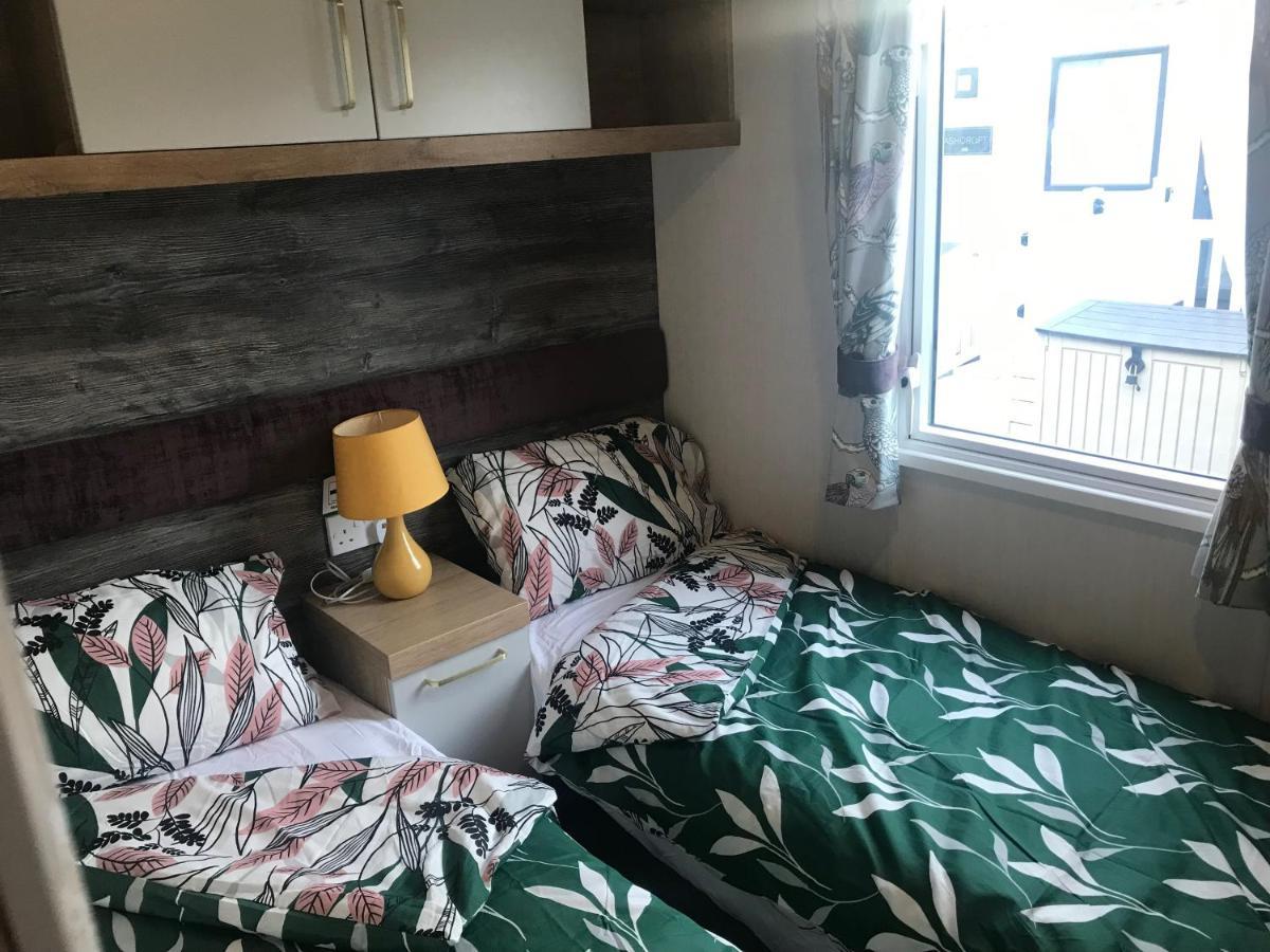 Flamingo Land Private Caravan - No 8 Cedarwood Hotel Kirby Misperton Exterior photo