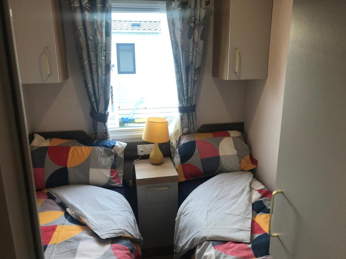 Flamingo Land Private Caravan - No 8 Cedarwood Hotel Kirby Misperton Exterior photo